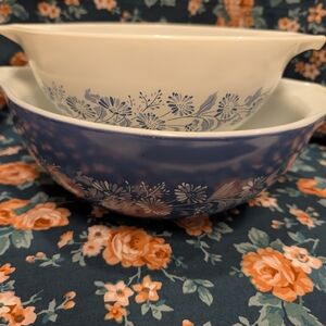 Pyrex Colonial Mist 4 Quart And 2.5 Quart Cinderella Set